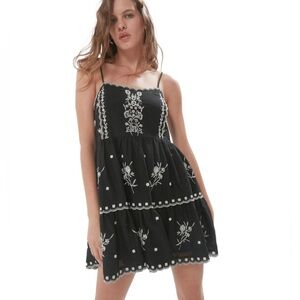 Urban Outfitters NWT “Hanna” Baby doll 100% Cotton mini dress, Medium 🖤